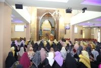 Wakil Wali Kota Batam Amsakar Achmad, saat menghadiri kegiatan Seminar dari seluruh majelis Ta'lim se-Kecamatan Batu Aji, yang digelar oleh Muslimah Darussalam di Perumahan Muka Kuning Indah 1, Minggu (19/5/2024) pagi. Foto: INIKEPRI.COM