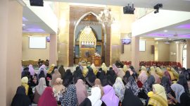 Wakil Wali Kota Batam Amsakar Achmad, saat menghadiri kegiatan Seminar dari seluruh majelis Ta'lim se-Kecamatan Batu Aji, yang digelar oleh Muslimah Darussalam di Perumahan Muka Kuning Indah 1, Minggu (19/5/2024) pagi. Foto: INIKEPRI.COM