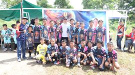 Wakil Wali Kota Batam Amsakar Achmad saat menutup turnamen sepak bola 