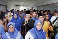 Wakil Wali Kota Batam Amsakar Achmad saat melepas keberangkatan jama'ah haji dari Pulau Terung. Foto: INIKEPRI.COM