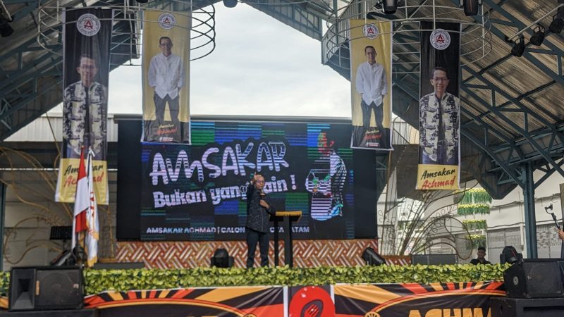 Wakil Wali Kota Batam Amsakar Achmad saat di pengukuhan Tim Amsakar Achmad di Pakuba. Foto: INIKEPRI.COM