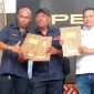M. Yusuf S (Kiri) saat pengukuhan Tim Amsakar Achmad se-Kota Batam. Foto: Istimewa