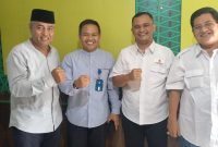 Tim Amsakar Achmad bersama lurah Tanjungriau. Foto: INIKEPRI.COM