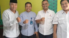 Tim Amsakar Achmad bersama lurah Tanjungriau. Foto: INIKEPRI.COM