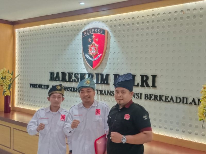 Dewan Pimpinan Cabang (DPC) Pro Jokowi (Projo) Kabupaten Karimun Provinsi Kepulauan Riau, saat du Bareskrim Mabes Polri. Foto: Istimewa