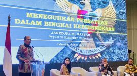 Plt. Deputi Bidang Koordinasi Kesatuan Bangsa, Kementeriaan Koordinator Politik Hukum dan Keamanan (Kemenko Polhukam) Janedjri M. Gaffar Menjadi Narasumber dalam kegiatan Pembinaan Komunikasi Sosial dengan Masyarakat Tingkat Pusat TA. 2024 di Jakarta, Kamis (2/5/2024). Foto. Humas Kemenko Polhukam.