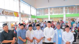 Sekretaris Daerah Kota Tanjungpinang, Zulhidayat,S.Hut, secara resmi melepas Kafilah Kota Tanjungpinang untuk mengikuti Musabaqah Tilawatil Qur'an dan Hadist (MTQH) X, tingkat Provinsi Kepulauan Riau, di Ruang Tunggu Pelabuhan Sri Bintan Pura, Minggu (19/5/2024). Foto: Diskominfo Tanjungpinang
