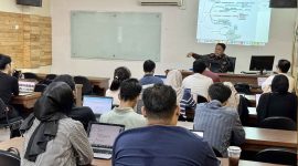 Anggota KY Binziad Kadafi saat menjadi dosen tamu Bidang Studi Hukum Tata Negara (HTN) di Fakultas Hukum Universitas Indonesia. Foto: Dok KY