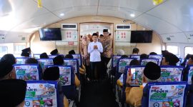 Pemko Tanjungpinang melepas rombongan Jemaah Calon Haji (JCH) asal Tanjungpinang sebanyak 203 orang dari Pelabuhan Internasional Sri Bintan Pura (SBP) Tanjungpinang menuju Kota Batam. Foto: Diskominfo Tanjungpinang