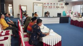 Sekretaris Daerah (Sekda) Kota Tanjungpinang, Zulhidayat, memimpin rapat checking akhir Musabaqah Tilawatil Quran dan Hadis (MTQH) X tingkat Provinsi Kepulauan Riau (Kepri) tahun 2024 di Kota Batam, Kamis (16/5/2024). Foto: Diskominfo Kepri
