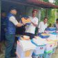 Badan Penanggulangan Bencana Daerah (BPBD) Kota Tanjungpinang menyalurkan bantuan untuk 7 rumah yang terdampak bencana puting beliung di Sekatap, Kelurahan Dompak, Kecamatan Bukit Bestari, Kota Tanjungpinang. Foto: Diskominfo Tanjungpinang