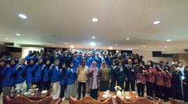 Dinas Kesehatan Pengendalian Penduduk dan Keluarga Berencana (Dinkes Dalduk KB) Kota Tanjungpinang berikan edukasi tentang obat kepada pelajar dan mahasiswa di Tanjungpinang. Foto: Diskominfo Tanjungpinang