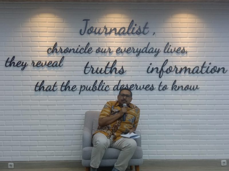 Direktur Jenderal Sumber Daya dan Perangkat Pos dan Informatika, Kemkominfo, Ismail dalam acara Ngopi bareng Jurnalis di Press Room Lantai 1 pada Jumat (17/5/2024). Foto: Fajri InfoPublik