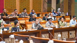 Direktur Jenderal (Dirjen) Pendidikan Tinggi, Riset, dan Teknologi (Diktiristek), Kementerian Pendidikan, Kebudayaan, Riset, dan Teknologi (Kemendikbudristek), Abdul Haris menjelaskan kepada publik terkait penyesuaian uang kuliah tunggal (UKT) yang terjadi di sejumlah perguruan tinggi negeri (PTN) dan perguruan tinggi negeri berbadan hukum (PTN-BH) seusai rapat kerja dengan Komisi X Dewan Perwakilan Rakyat Republik Indonesia (DPR RI). Foto: Dok Kemendikbudristek