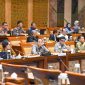 Direktur Jenderal (Dirjen) Pendidikan Tinggi, Riset, dan Teknologi (Diktiristek), Kementerian Pendidikan, Kebudayaan, Riset, dan Teknologi (Kemendikbudristek), Abdul Haris menjelaskan kepada publik terkait penyesuaian uang kuliah tunggal (UKT) yang terjadi di sejumlah perguruan tinggi negeri (PTN) dan perguruan tinggi negeri berbadan hukum (PTN-BH) seusai rapat kerja dengan Komisi X Dewan Perwakilan Rakyat Republik Indonesia (DPR RI). Foto: Dok Kemendikbudristek