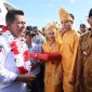 Lebih kurang lima hari Gubernur Kepulauan Riau H. Ansar Ahmad didampingi jajaran kepala Organisasi Perangkat Daerah (OPD) melakukan kunjungan kerja di dua Kabupaten di Kepri yang terletak diujung Utara Indonesia, yakni Kabupaten Natuna dan Kabupaten Kepulauan Anambas. Foto: Diskominfo Kepri