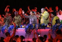 Presiden Joko Widodo (tengah) bersama Presiden Fiji Wiliame Maivalili Katonivere (kedua kanan) dan Pendamping Filomena Kumete Katonivere (kanan), Presiden Sri Lanka Ranil Wickremesinghe (kedua kiri), Perdana Menteri Tajikistan Qohir Rasulzoda (kiri) menghadiri Welcoming Dinner World Water Forum ke-10 2024 di kawasan Taman Budaya Garuda Wisnu Kencana (GWK), Badung, Bali, Minggu (19/5/2024). ANTARA FOTO/Media Center World Water Forum 2024/Fikri Yusuf/pras.