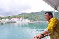 Usai melakukan kunjungan kerja di Kabupaten Kepulauan Anambas, Gubernur Kepulauan Riau, Ansar Ahmad beserta rombongan kembali melanjutkan kegiatan Silaturahmi dan Halalbihalal ke salah satu kabupaten terdepan di NKRI yaitu Kabupaten Natuna, pada Senin (6/5/2024). Foto: Diskominfo Kepri