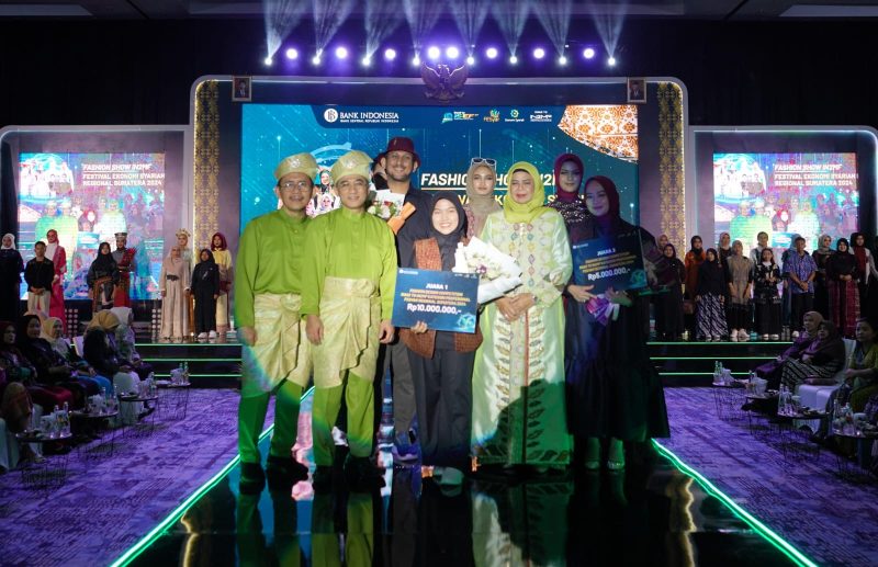 Fashion Show FESyar Sumatera 2024 Road to Indonesia International Modest Fashion Festival (IN2MF) 2024 di Hotel Marriot Kota Batam. Foto: Diskominfo Kepri