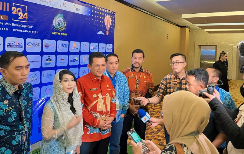 Gubernur Kepulauan Riau, H. Ansar Ahmad menghadiri Pembukaan Munas Asosiasi Perusahaan Perjalanan Wisata Indonesia/Association of The Indonesian Tours and Travel Agencies (ASITA) sekaligus meresmikan Munas XIII tahun 2024 pada Kamis pagi (16/5/2024) di Hotel Harbour Bay, Batam. Foto : Diskominfo Kepri