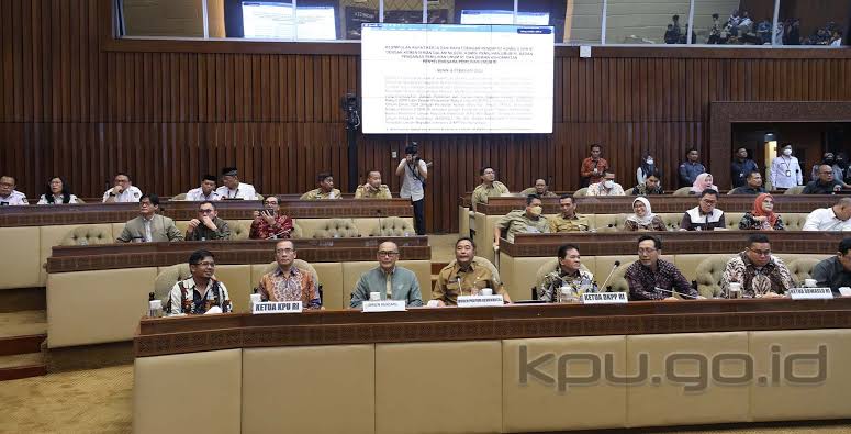 Anggota Komisi Pemilihan Umum (KPU) RI Betty Epsilon menyatakan pihaknya siap menghadapi evaluasi pemilu di Komisi II DPR RI pada Rabu, 15 Mei 2024. Foto: KPU