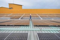 Ilustrasi Pembangkit Listrik Tenaga Surya (PLTS). Foto: ANTARA/Raisan Al Farisi