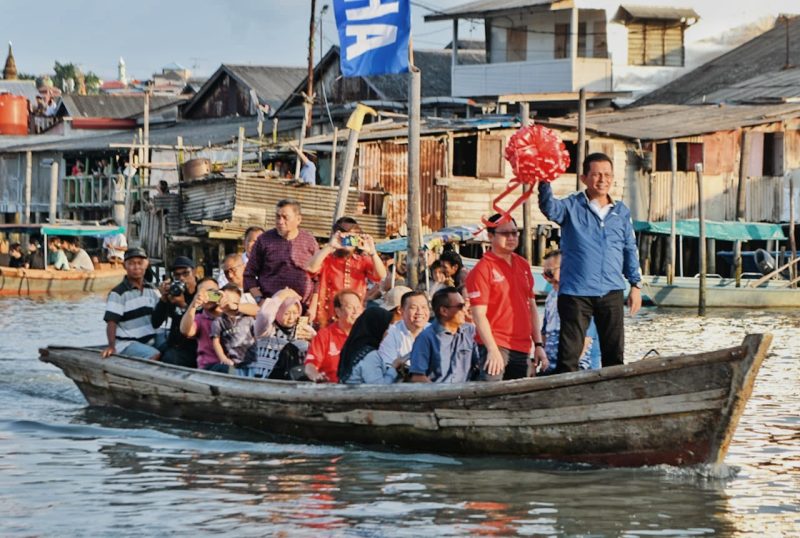 Gubernur Kepulauan Riau, Ansar Ahmad, secara resmi membuka Lomba Perahu Naga, Senin (17/6/2024). Foto: Diskominfo Kepri