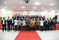 Gubernur Kepulauan Riau, H. Ansar Ahmad menghadiri acara Pelantikan Pengurus Organisasi BEM, SENAT dan PENSI Universitas Riau Kepulauan (UNRIKA) di Kota Batam pada Senin (24/6/2024). Tampak Wakil Ketua 1 DPRD Kepri, Tim Percepatan Pembangunan, Kepala Dinas Pendidikan dan Kepala Bakesbangpol turut hadir bersama Gubernur Ansar. Foto: Diskominfo Kepri