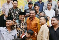 Gubernur Kepulauan Riau, H. Ansar Ahmad melanjutkan kegiatan silaturahmi di Kota Batam pada Selasa (18/6/2024) dengan masyarakat di Perumahan Pancur Biru Lestari 2, Sei Beduk dengan didampingi oleh Ketua TP-PKK, Tim Percepatan Pembangunan Kepri, dan para Kepala OPD. Foto: Diskominfo Kepri