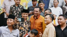 Gubernur Kepulauan Riau, H. Ansar Ahmad melanjutkan kegiatan silaturahmi di Kota Batam pada Selasa (18/6/2024) dengan masyarakat di Perumahan Pancur Biru Lestari 2, Sei Beduk dengan didampingi oleh Ketua TP-PKK, Tim Percepatan Pembangunan Kepri, dan para Kepala OPD. Foto: Diskominfo Kepri
