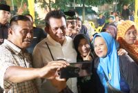 Gubernur Kepulauan Riau, H. Ansar Ahmad menutup rangkaian acara di Kota Batam pada hari Sabtu (15/6/2024) dengan bersilaturahmi dengan masyarakat Perumahan Putri Hijau, Kecamatan Sagulung. Foto: Diskominfo Kepri