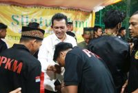 Gubernur Kepulauan Riau H. Ansar Ahmad didampingi Tim Percepatan Pembangunan, Pejabat Fungsional Utama, dan beberapa Kepala OPD bersilaturahmi bersama masyarakat Kampung Melayu, Nongsa, Batam, Minggu (23/6/2024) malam. Foto: Diskominfo Kepri