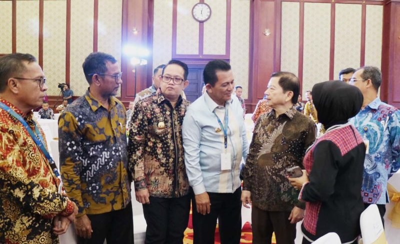 Gubernur Kepulauan Riau H Ansar Ahmad menghadiri Acara Peluncuran Kolaborasi Pemanfaatan Sistem Data Registrasi Sosial Ekonomi, dalam rangka Mewujudkan satu data menuju Indonesia Emas 2045, yang diselenggarakan oleh Kementerian Perencanaan Pembangunan Nasional (PPN)/Badan Perencanaan Pembangunan Nasional (Bappenas) di Gedung Dhanapala Kementerian Keuangan, Jakarta, Kamis, (20/6/2024). Foto: Diskominfo Kepri
