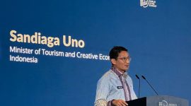 Menparekraf Sandiaga saat menjadi pembicara kunci di salah satu diskusi pleno World Cities Summit (WCT) 2024, Selasa (4/6/2024), di Singapore Convention Exhibition, Singapura. Foto: Biro Komunikasi Kemenparekraf