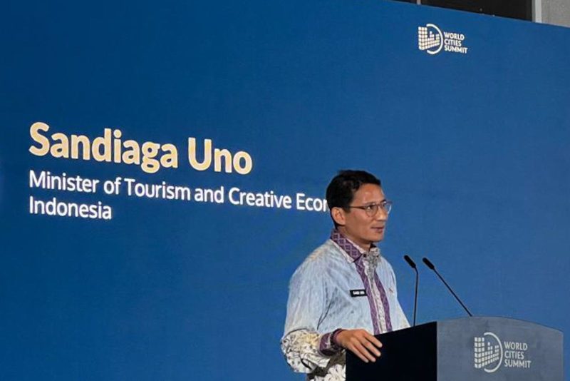Menparekraf Sandiaga saat menjadi pembicara kunci di salah satu diskusi pleno World Cities Summit (WCT) 2024, Selasa (4/6/2024), di Singapore Convention Exhibition, Singapura. Foto: Biro Komunikasi Kemenparekraf