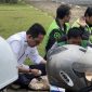 Wakil Wali Kota Batam Amsakar Achmad menikmati nasi bungkus dengan para ojol. Foto: INIKEPRI.COM