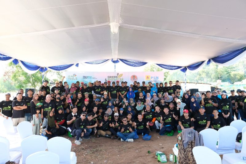PT PLN Batam memperingati Hari Lingkungan Hidup Sedunia (HLH) dengan aksi bersih Pantai Tanjung di Kelurahan Tanjung Uma, Kecamatan Lubuk Baja, Kota Batam, pada Rabu 5 Juni 2024. Foto: PLN Batam untuk INIKEPRI.COM