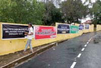 Sejumlah spanduk yang menghiasi Belakangpadang. Foto: INIKEPRI.COM