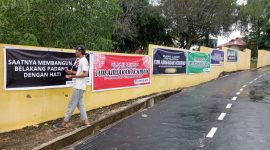 Sejumlah spanduk yang menghiasi Belakangpadang. Foto: INIKEPRI.COM