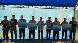 Dalam rangka menyambut Hari Raya Idul Adha 1445 Hijriah yang jatuh pada Senin, 17 Juni 2024, serta sebagai bentuk kepedulian terhadap sesama, PT PLN Batam kembali melaksanakan program penyerahan bantuan tanggung jawab sosial dan lingkungan (TJSL) hewan kurban kepada para sllltakeholders, masyarakat sekitar wilayah operasional perusahaan. Foto: INIKEPRI.COM