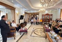 Hakim Konstitusi Arief Hidayat saat menghadiri kegiatan temu warga Indonesia di Astana, Kazakstan pada Minggu (16/6/2024). Foto: Humas MK