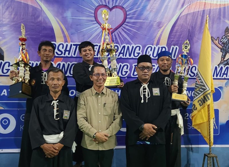 Wakil Wali Kota Batam Amsakar Achmad menutup PSHT Sekupang Cup II. Foto: INIKEPRI.COM