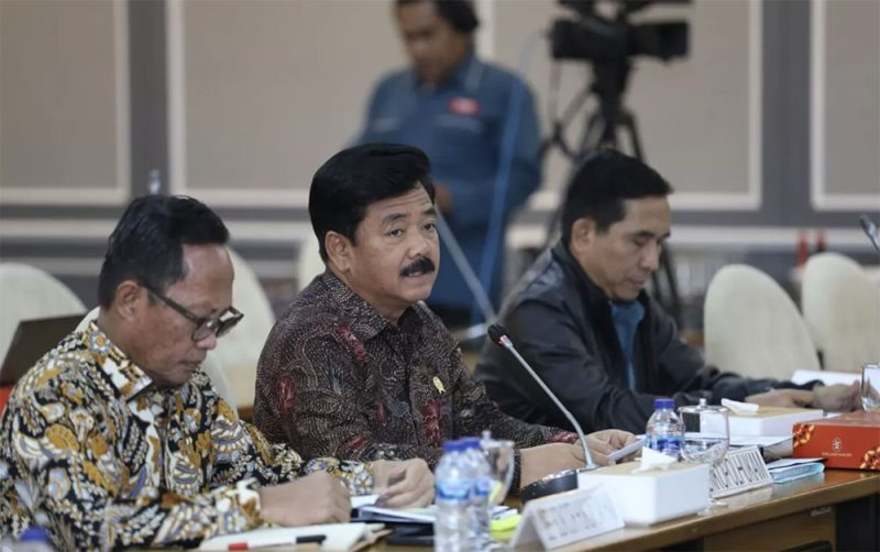 Menteri Koordinator Bidang Politik Hukum dan Keamanan (Menko Polhukam) Hadi Tjahjanto dalam Rapat Kerja Panitia Khusus Rancangan Undang-Undang (RUU) tentang Perubahan Atas Undang-Undang (UU) Nomor 32 Tahun 2014 tentang Kelautan di Dewan Perwakilan Rakyat (DPR) RI, Jakarta, Senin (3/6/2024). Foto. Humas Kemnko Polhukam RI.