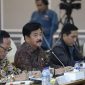 Menteri Koordinator Bidang Politik Hukum dan Keamanan (Menko Polhukam) Hadi Tjahjanto dalam Rapat Kerja Panitia Khusus Rancangan Undang-Undang (RUU) tentang Perubahan Atas Undang-Undang (UU) Nomor 32 Tahun 2014 tentang Kelautan di Dewan Perwakilan Rakyat (DPR) RI, Jakarta, Senin (3/6/2024). Foto. Humas Kemnko Polhukam RI.