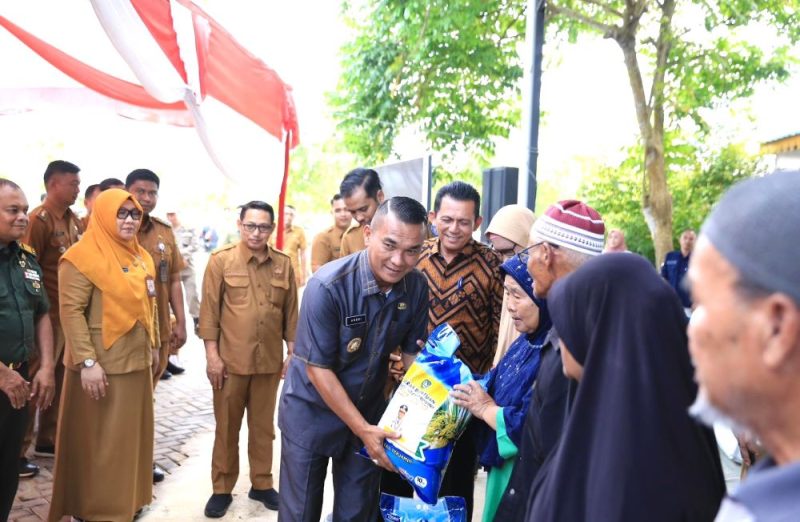 Sebanyak 5.000 Keluarga Penerima Manfaat (KPM) di Kota Tanjungpinang menerima bantuan sosial dari Dinas Sosial Provinsi Kepulauan Riau. Bantuan ini disalurkan untuk mendukung kesejahteraan masyarakat di empat kecamatan di Tanjungpinang. Foto: Diskominfo Tanjungpinang