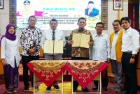 Dalam rangka memperluas jejaring pendidikan dan meningkatkan kualifikasi tenaga pendidik, Pemerintah Provinsi Kepulauan Riau menjajaki kerjasama dengan Universitas Negeri Padang (UNP). Foto: Diskominfo Kepri