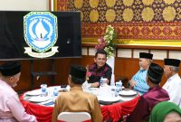 Gubernur Kepulauan Riau H. Ansar Ahmad menghadiri acara Silaturahmi Bersama LAM Provinsi Kepri bertempat di Gedung Daerah, Tanjungpinang, Senin (17/6/2024) malam. Foto: Diskominfo Kepri