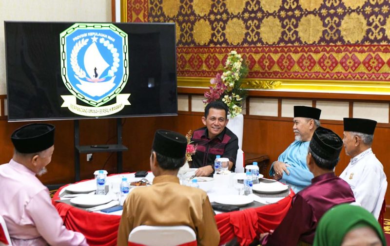 Gubernur Kepulauan Riau H. Ansar Ahmad menghadiri acara Silaturahmi Bersama LAM Provinsi Kepri bertempat di Gedung Daerah, Tanjungpinang, Senin (17/6/2024) malam. Foto: Diskominfo Kepri