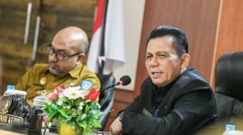Gubernur Kepulauan Riau H. Ansar Ahmad memimpin Rapat Evaluasi Pelaksanaan Kegiatan Pembangunan di Lingkungan Provinsi Kepulauan Riau yang berlangsung di Ruang Rapat Utama, Lantai IV Kantor Gubernur Kepri, Dompak, Senin (10/6/2024). Foto: Diskominfo Kepri