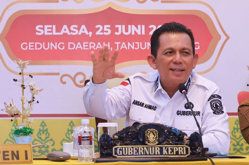 Pemerintah Provinsi Kepulauan Riau kembali menggelar Rapat Koordinasi Forum Komunikasi Pimpinan Daerah (Forkopimda) dan Pemerintah Daerah Kabupaten/Kota Se-Provinsi Kepri di Gedung Daerah, Tanjungpinang, Selasa (25/6/2024). Foto: Diskominfo Kepri